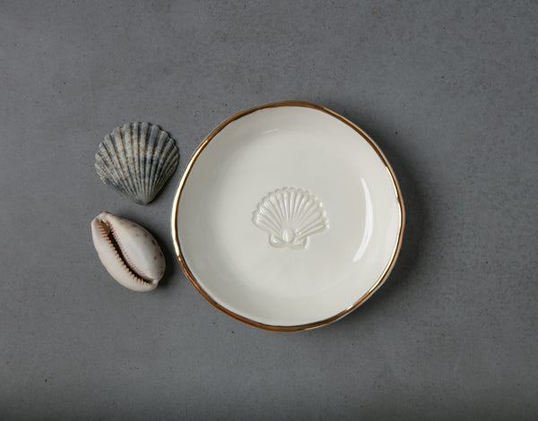 SCALLOP SHELL BOWL - WHITE CLAY