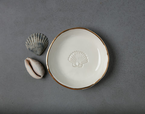 SCALLOP SHELL BOWL - WHITE CLAY