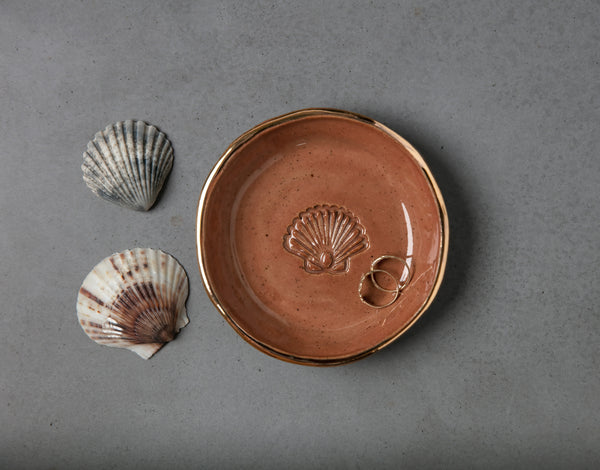 SCALLOP SHELL BOWL - SALT & PEPPER CLAY