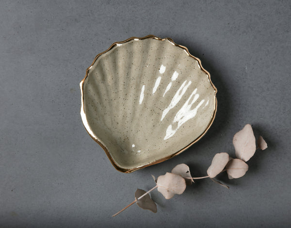 COCKLE SHELL BOWL - SALT & PEPPER CLAY - SMALL/MEDIUM