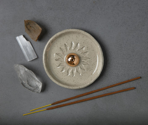 SOL INCENSE HOLDER - CLEAR GLAZE - SALT & PEPPER CLAY