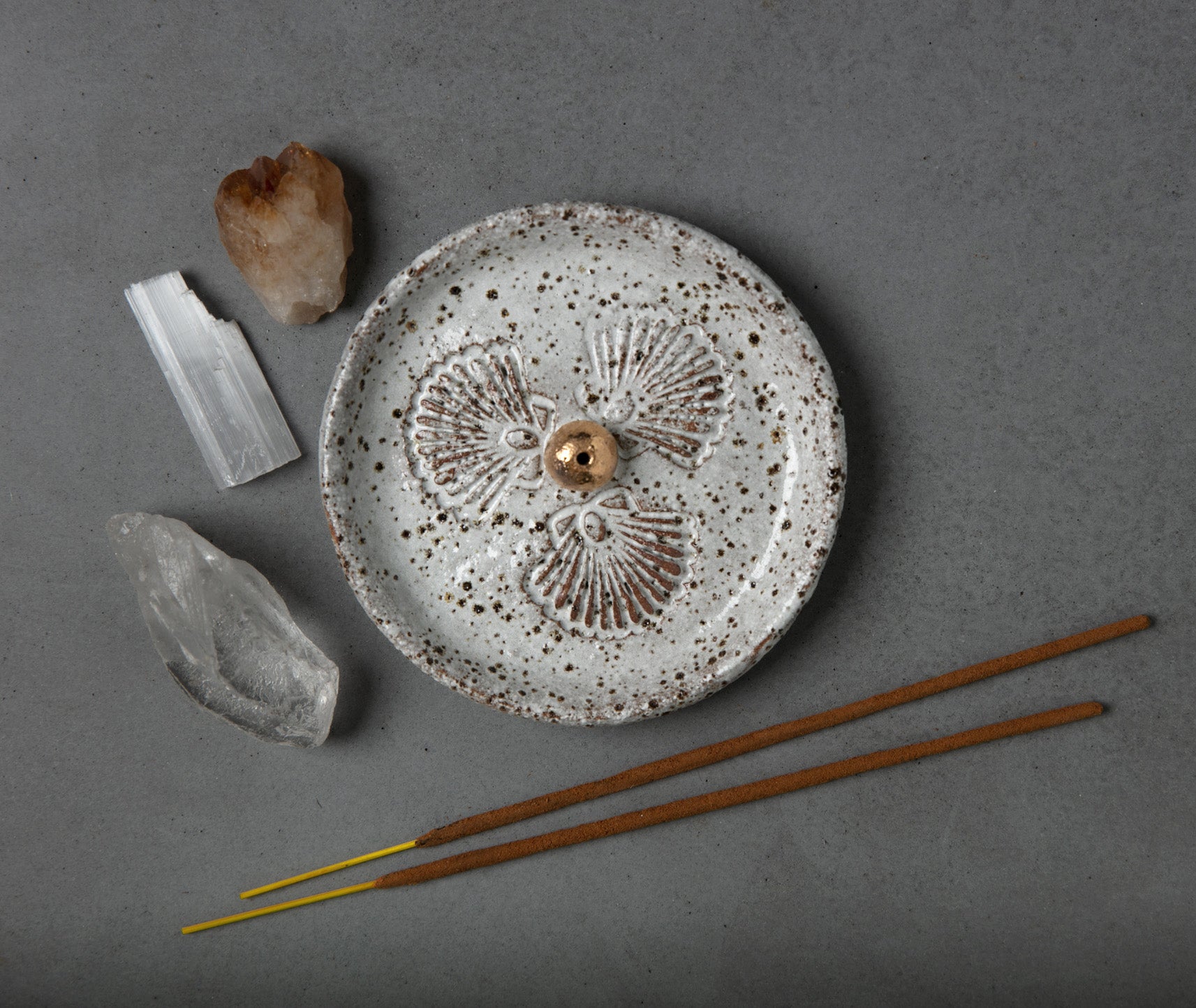 SCALLOP SHELL INCENSE HOLDER - SPECKLED CLAY
