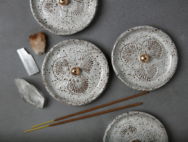 SCALLOP SHELL INCENSE HOLDER - SPECKLED CLAY