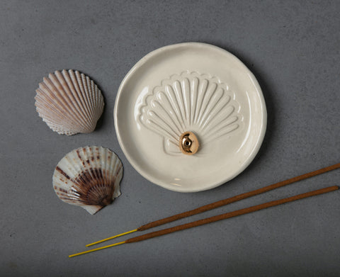 SCALLOP SHELL INCENSE HOLDER - WHITE CLAY