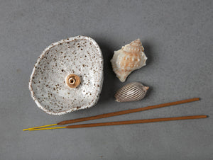 COCKLE SHELL INCENSE HOLDER - SPECKLED CLAY