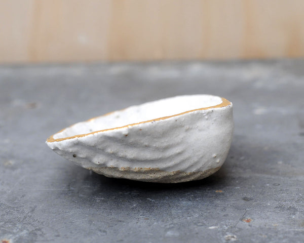 COCKLE SHELL BOWL - SANDY CLAY - SMALL/MEDIUM