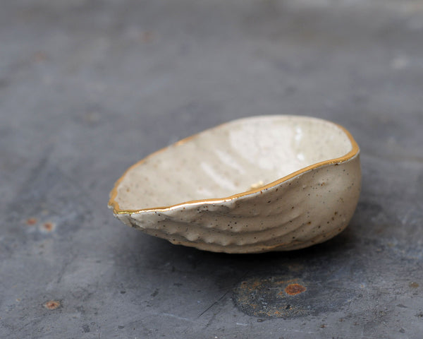 COCKLE SHELL BOWL - SALT & PEPPER CLAY - SMALL/MEDIUM